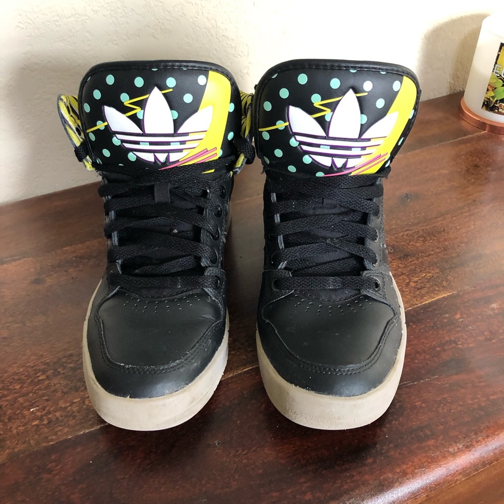 RARE ADIDAS Court Attitude Art G99153